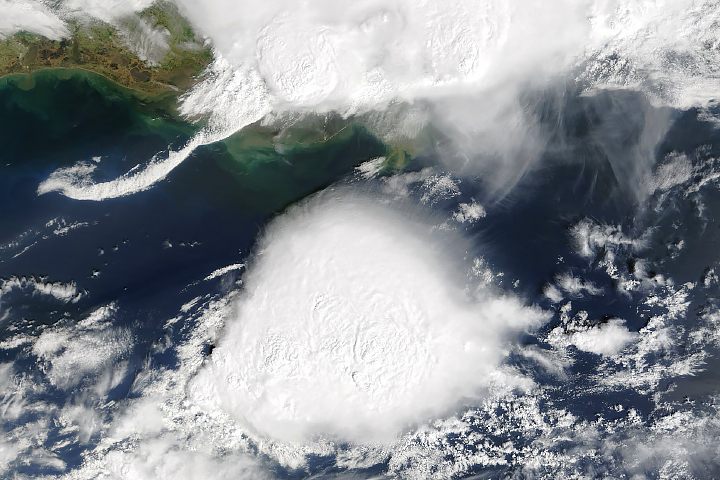 Spring Thunderstorm Thrashes Louisiana