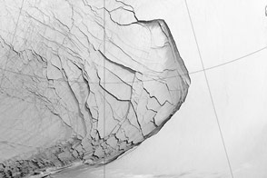 Extensive Ice Fractures in the Beaufort Sea
